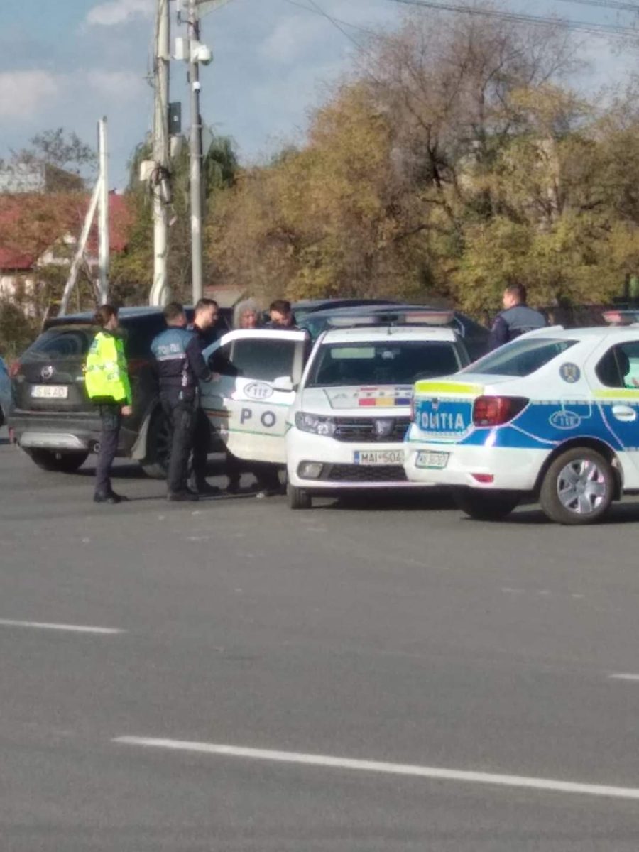 Incident în traficul ieşean. Unui bărbat i s-a făcut rău la volan – FOTO