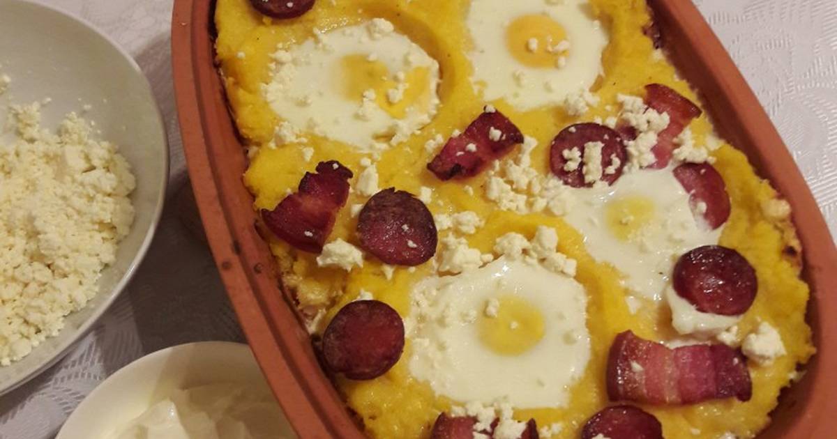 Mămăligă cu brânză la cuptor, un deliciu făcut după rețeta bunicii. Trucuri simple pentru un preparat savuros