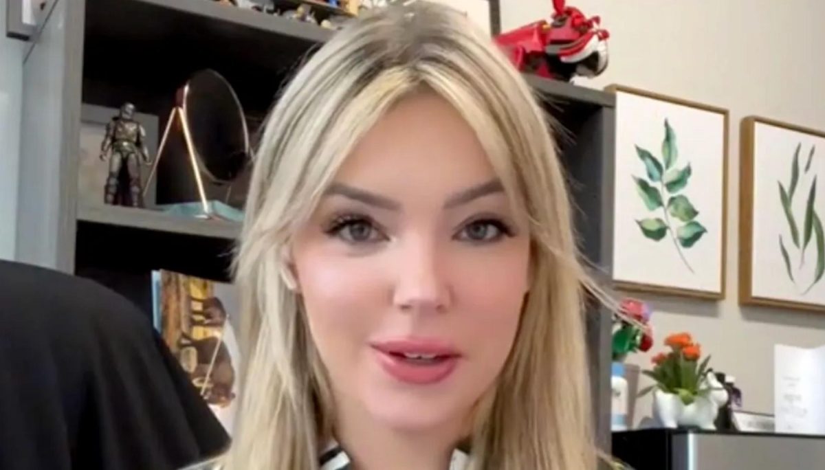 Model OnlyFans, trimis acasă de la muncă din cauza hainelor purtate. Cum arăta rochia ei