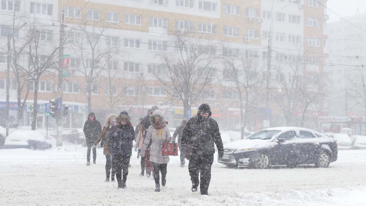 În această noapte ninge la Iași! Este cod galben și se asteaptă un strat de 10 cm de zăpadă