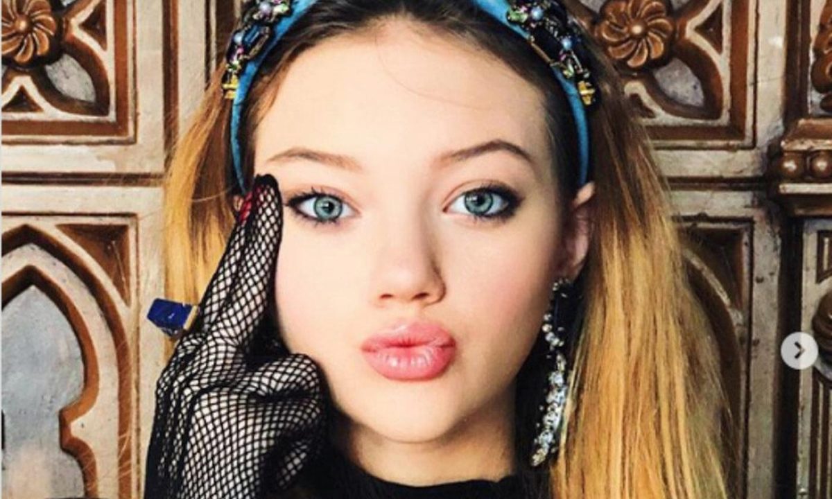 Noelle, fiica lui Ingrid Vlasov, a ajuns la vârsta majoratului. Tânăra le calcă pe urme părinților