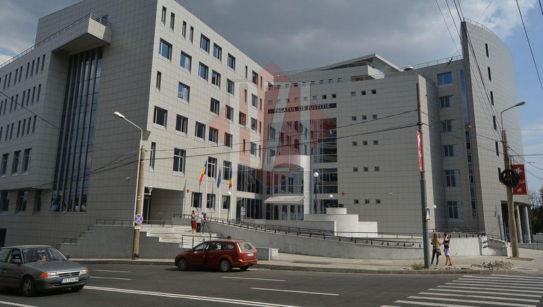 A fost aprobat decretul pentru pensionarea a doi procurori ieșeni