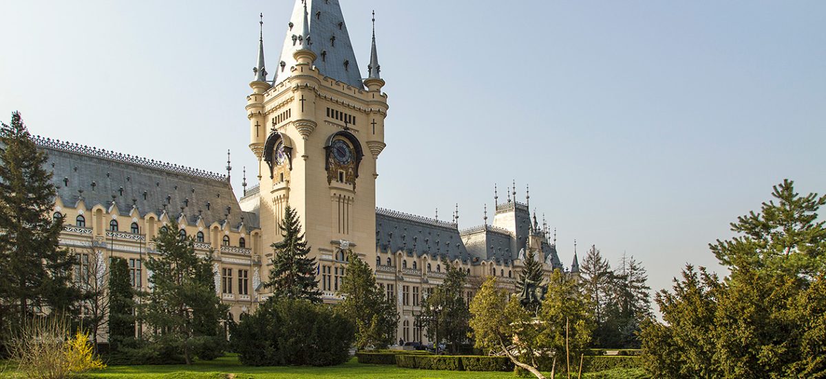 Atelier de creație în tehnică mixtă „Felix Aftene: în intimitatea artistului”, la Palatul Culturii din Iași