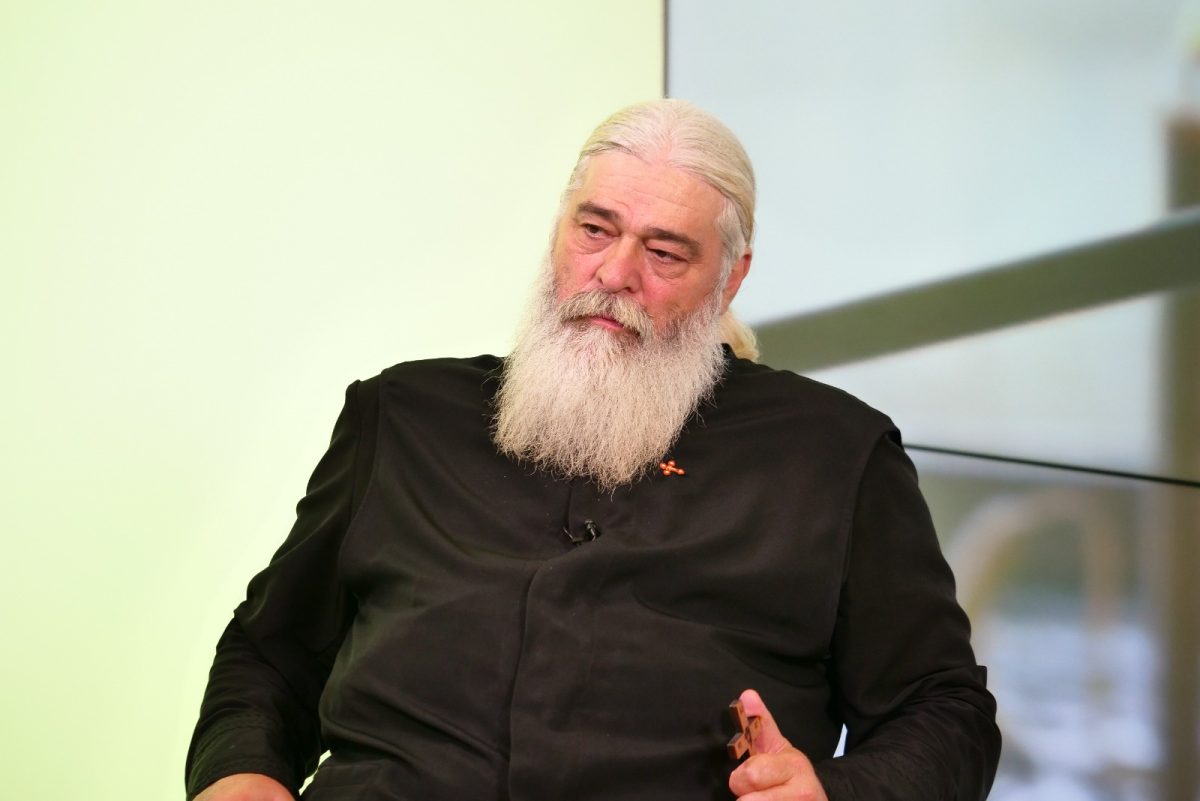 Ce studii are părintele Calistrat Chifan? Iată cum a reacționat tatăl acestuia când a aflat la ce liceu a intrat duhovnicul – VIDEO