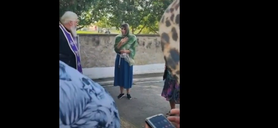 Iată dovada că părintele Calistrat era hărțuit de cele două surori: Mă spionezi. Nu permit treaba asta – VIDEO