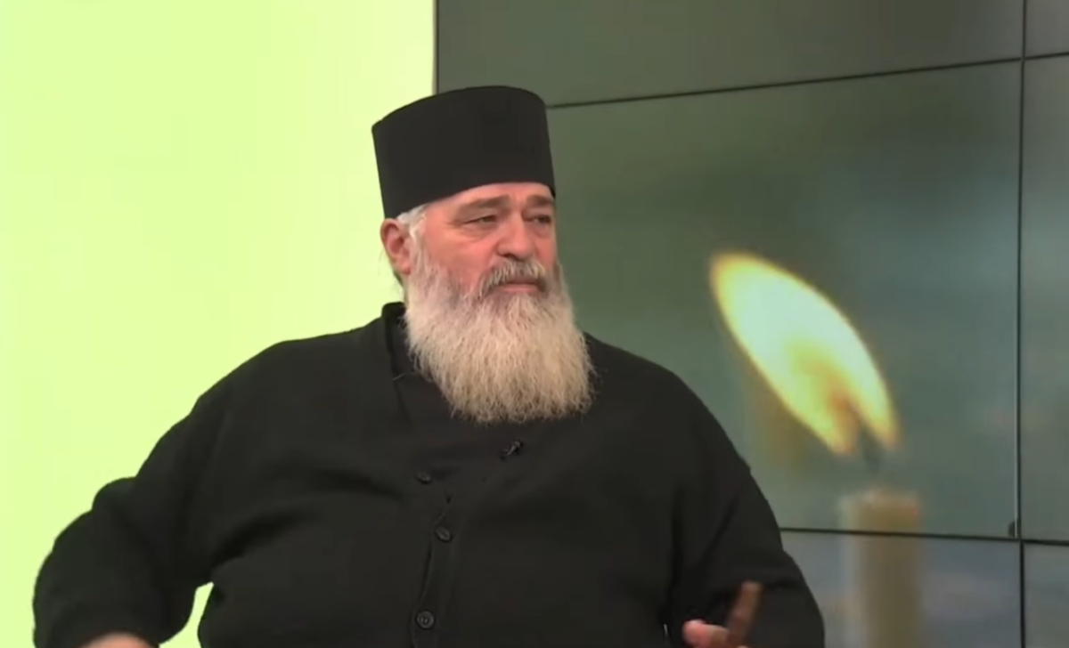 Cum trebuie să ne rugăm? Părintele Calistrat Chifan: „Roagă-te, creștine, dimineața, că nu știi dacă ajungi seara” – VIDEO