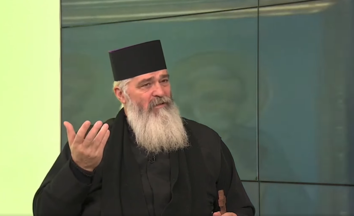 Cum se ține corect postul Crăciunului? Părintele Calistrat Chifan explică: „Să ne curățim simțirile și să scoatem răutățile din ascunzișurile inimii noastre” – VIDEO