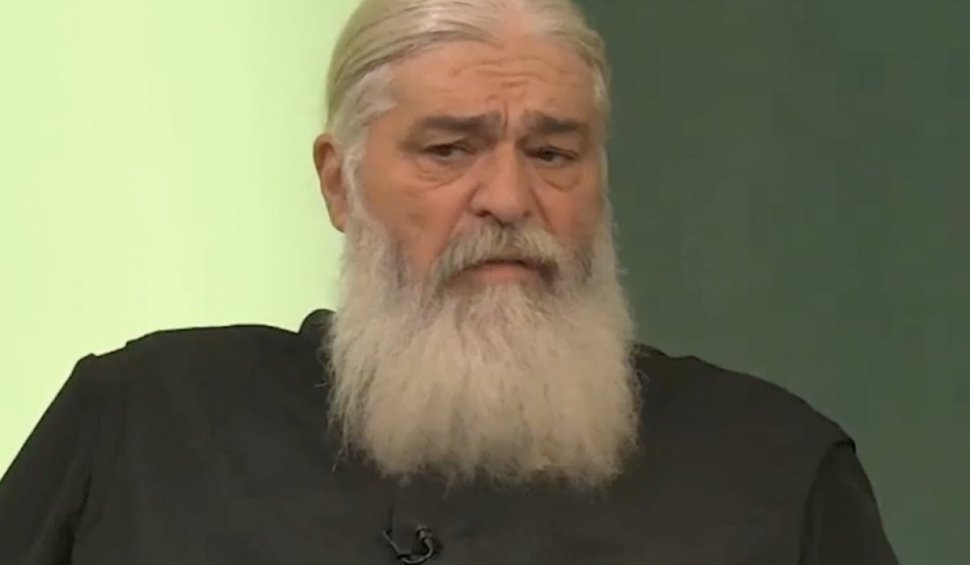 O enoriașa, despre părintele Caslistrat Chifan: El m-a învățat sa mă rog, sa țin post, m-a zidit in Credință si mi-a spus să-mi fac din Sfinți prieteni. E cel mai generos om pe care îl cunosc, nimic nu ii rămâne in mână toate le dă mai departe