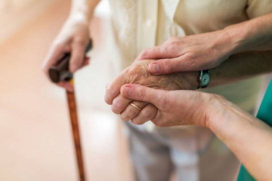 La cât vor ieși la pensie femeile începând cu data de 1 ianuarie 2023. Vârsta de pensionare crește din nou