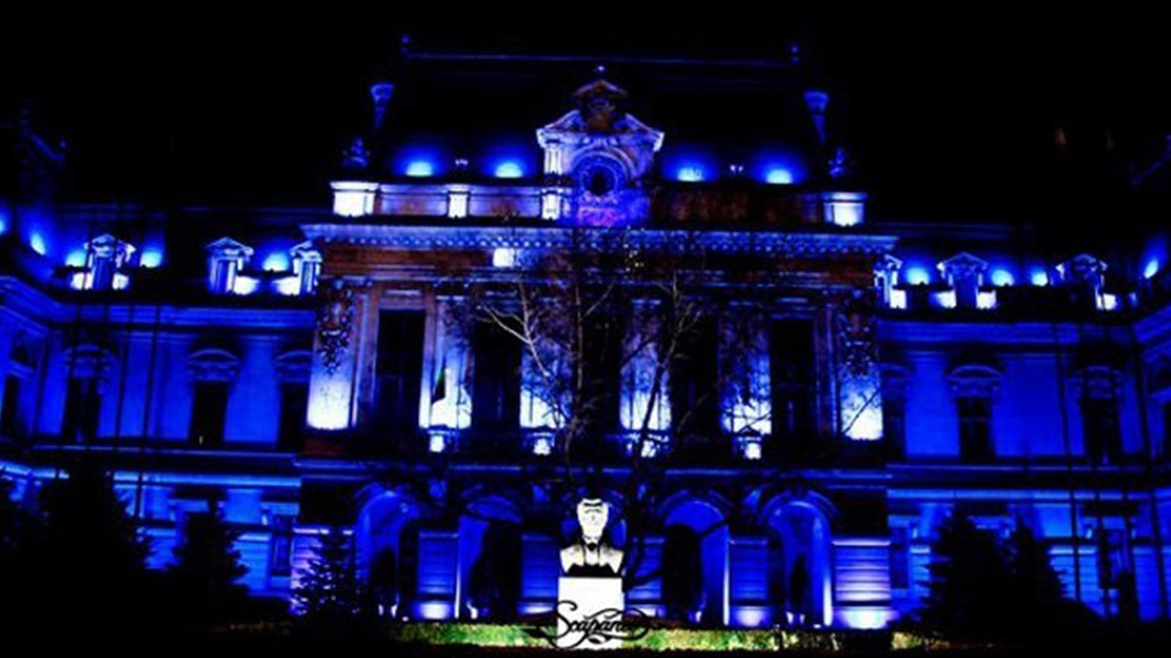 Mai multe clădiri din Iaşi, iluminate în violet cu priljul Zilei Mondiale a Prematurului