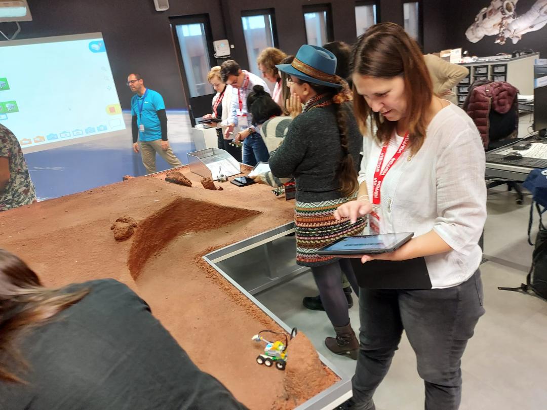 Profesor pentru învăţământul primar din Iaşi participant la un workshop de tehnologie şi robotică în Belgia, la ESA