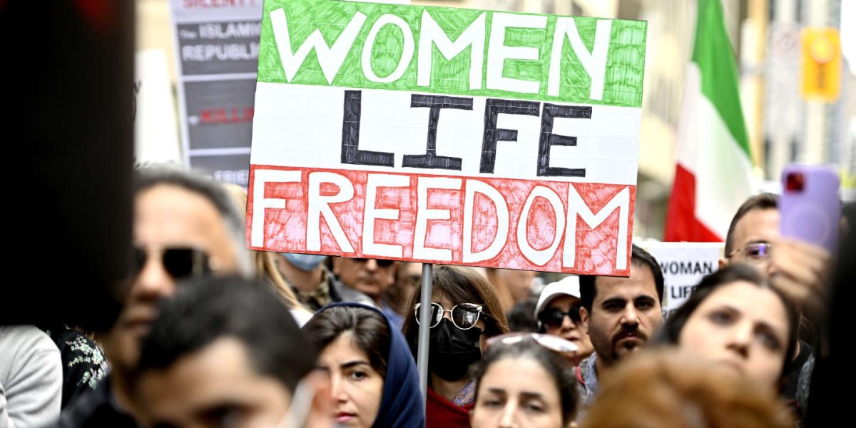 Parlamentul din Iran, pedeapsa cu moartea pentru cei 15.000 de protestatari arestați care au scandat „Woman, Life, Freedom”