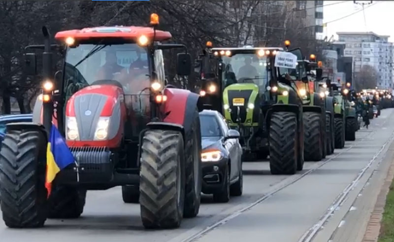 Protest în Satu Mare. Peste 70 de fermieri au ieșit cu tractoare în stradă