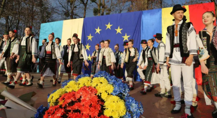 Românii din Ucraina vor ca Biserica Ortodoxă Română să deschidă biserici în regiunile locuite de ei