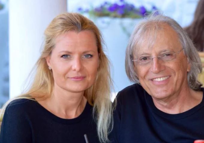 Simona Secrier nu își poate reveni după pierderea soțului ei, regretatul artist Mihai Constantinescu. ,,Merg foarte des la mormântul lui, acolo mă reculeg…”