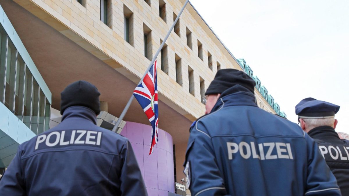 Un agent de securitate al ambasadei britanice la Berlin recunoaşte că a spionat pentru Rusia