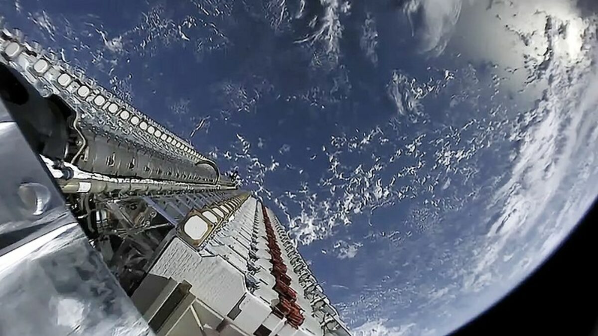 Ucraina se teme că pierde accesul la rețeaua Starlink după deconectarea a 1300 de unități
