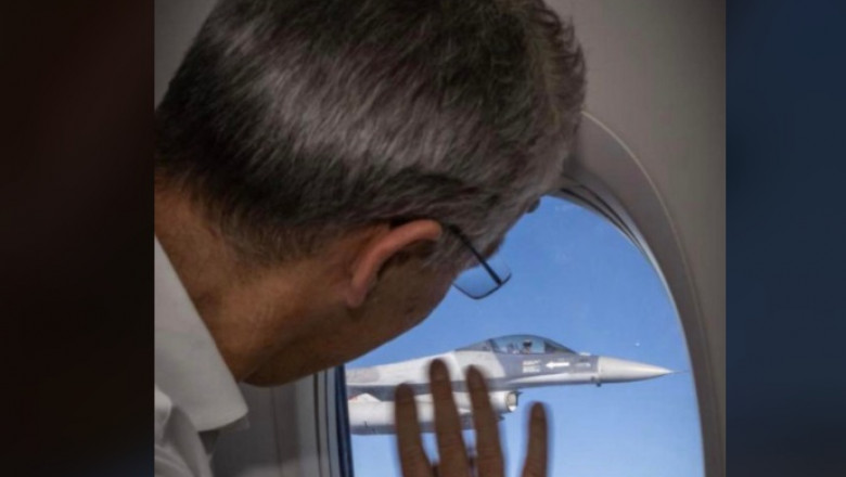 Jens Stoltenberg a ajuns la Bucureşti cu un avion TAROM, escortat de avioane de luptă F-16