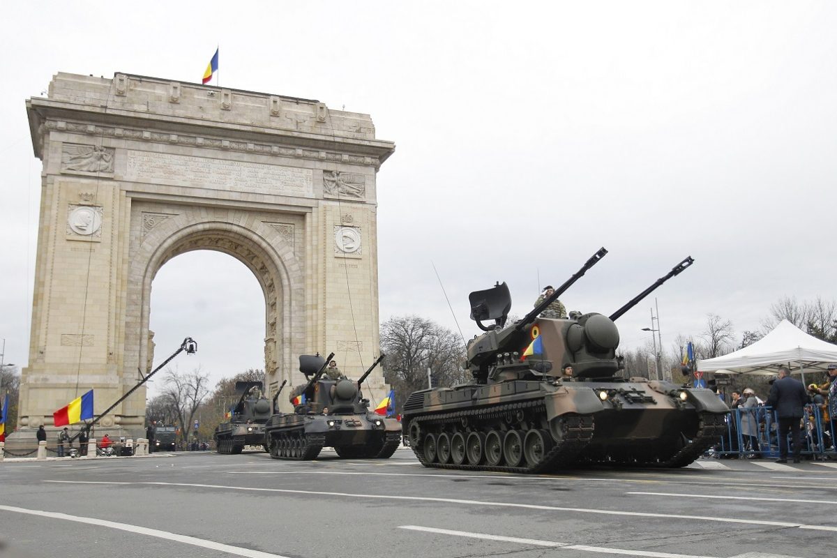 MApN organizează o paradă militară cu 1.500 de militari și 120 de mijloace tehnice. Peste 100 de militari sunt străini