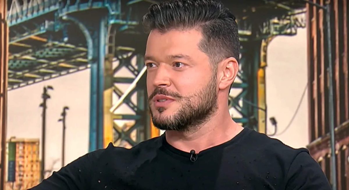 Victor Slav, ședință foto alături de o tânără misterioasă. Fanii i-au urat „casă de piatră”