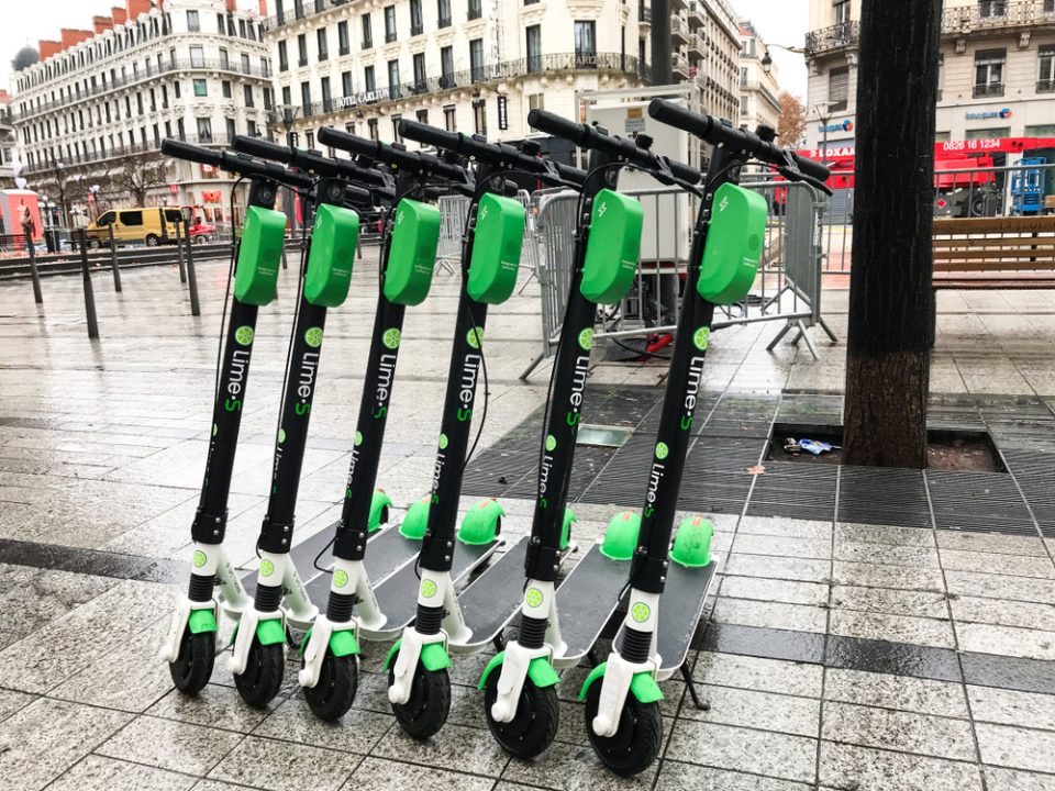 Proiect de lege: viteza trotinetelor electrice, redusă