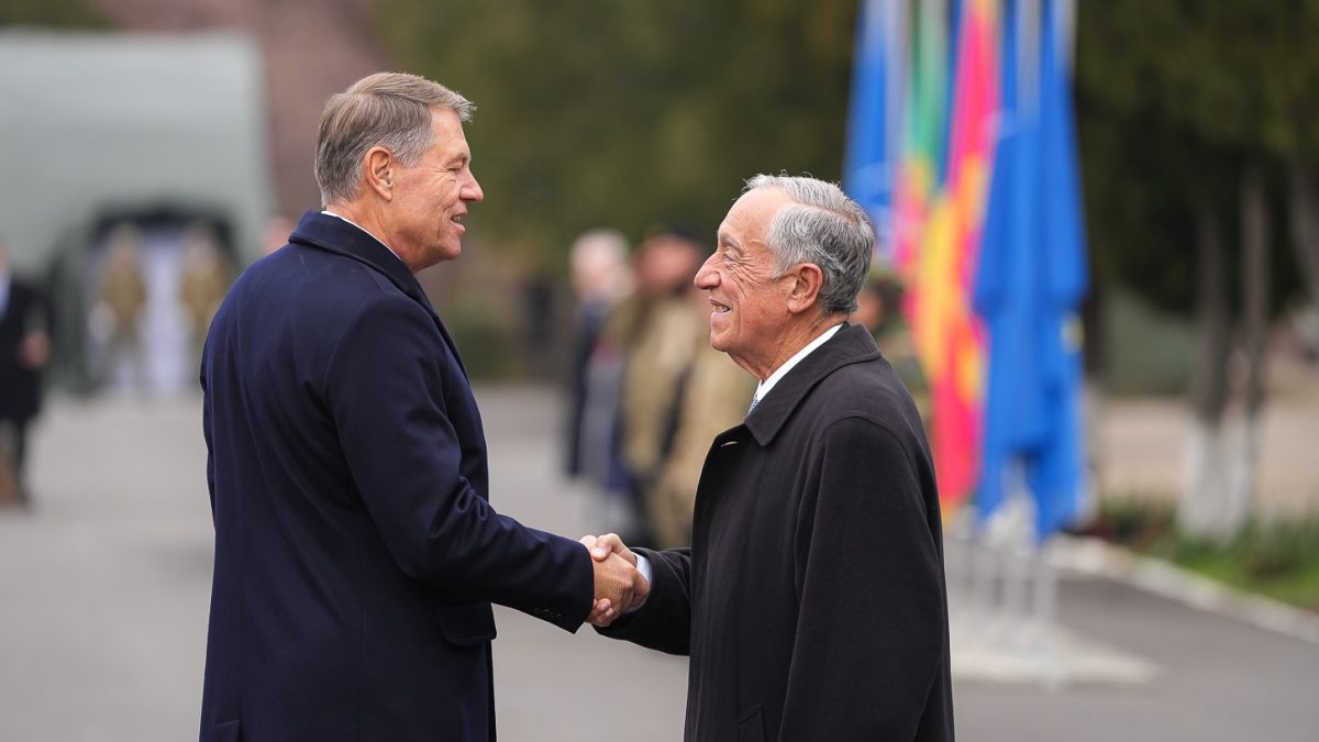 Klaus Iohannis l-a primit pe preşedintele Portugaliei la Batalionul 1 Instrucţie ”Olt” din Caracal