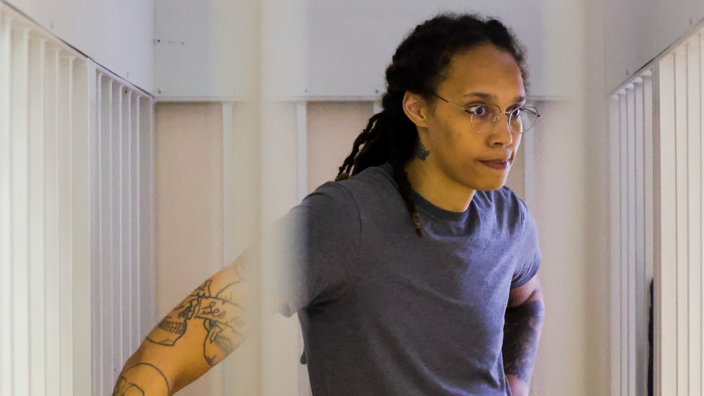 Celebra baschetbalistă Brittney Griner a fost eliberată din închisoarea rusă, într-un schimb de prizonieri