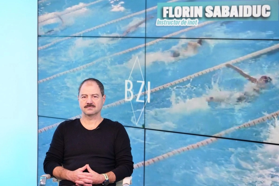 Cum se modelează corpul prin înot? Florin Sabaiduc, instructor de înot: „Povestea cu umerii lați pe unii îi sperie” – VIDEO