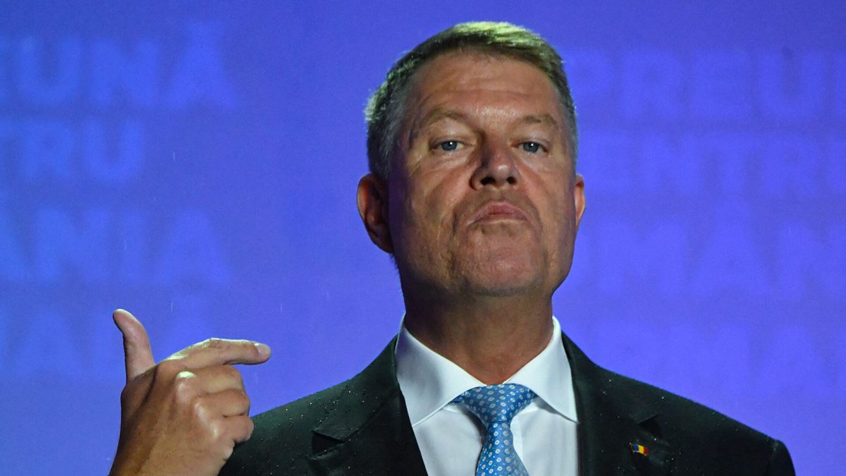 Trădătorul Iohannis continuă să se joace cu voinţa poporului!