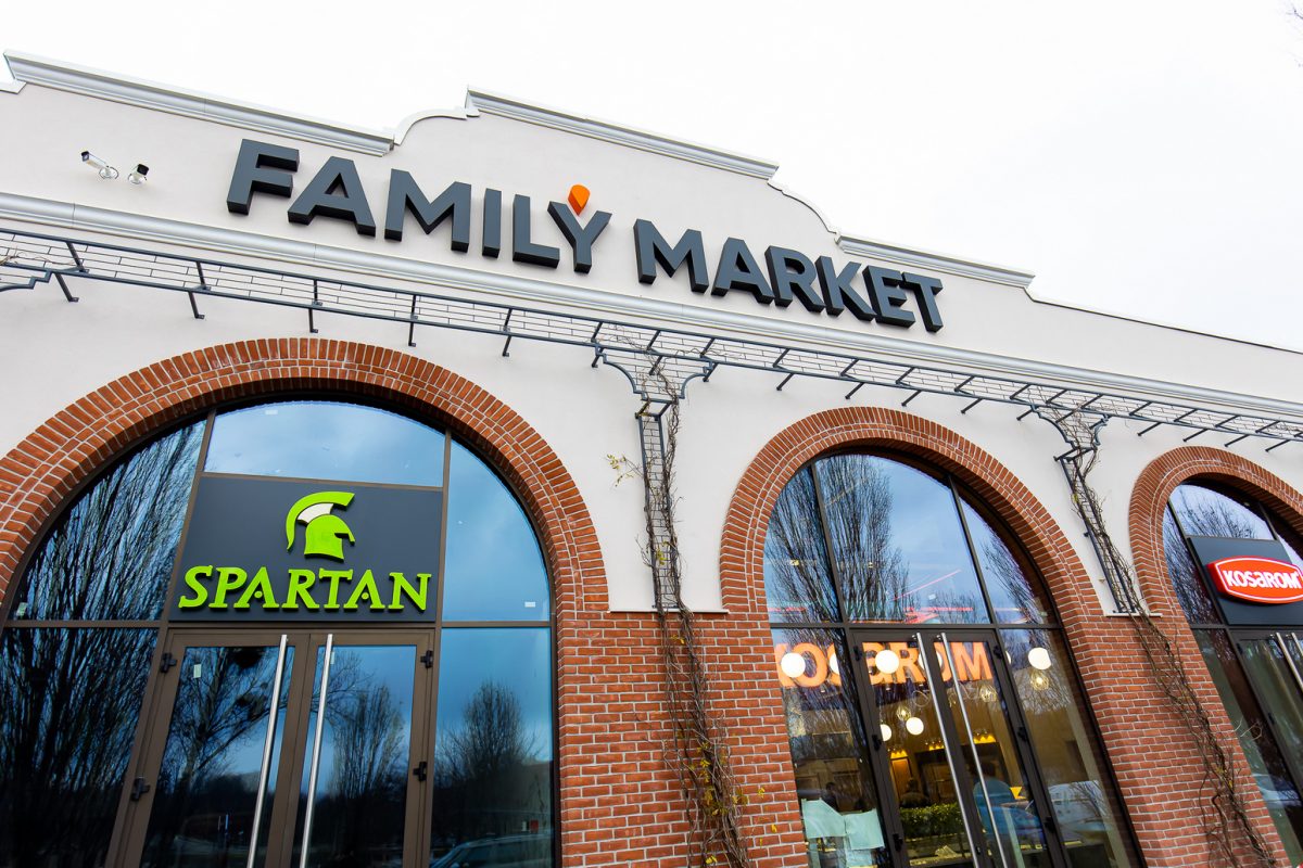 S-a deschis Family Market, din Bucium. Sute de persoane participă la eveniment. Vor fi patru zile cu premii şi momente speciale – GALERIE FOTO