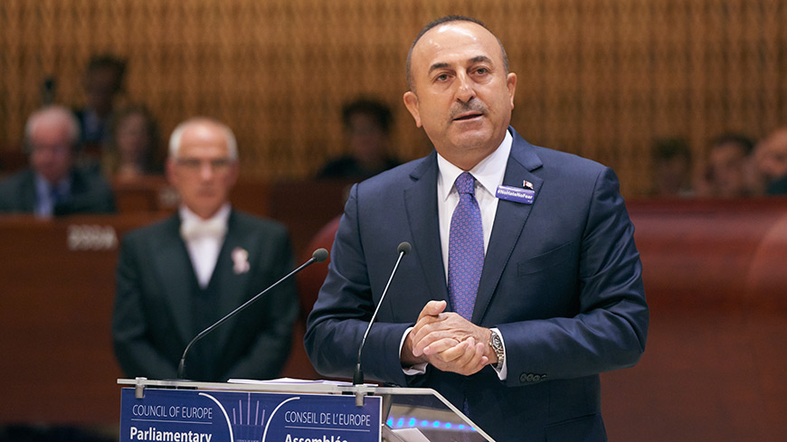 Ministrul de externe turc critică decizia talibanilor de a interzice femeilor să intre în universităţi: „Nici musulmană, nici umană”