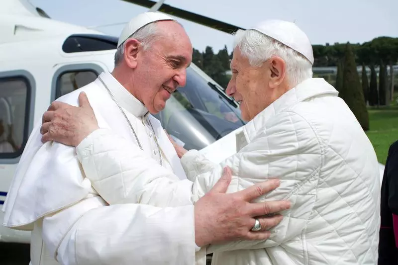 Papa Francisc spune că papa emerit Benedict este foarte bolnav și îndeamă la rugăciuni