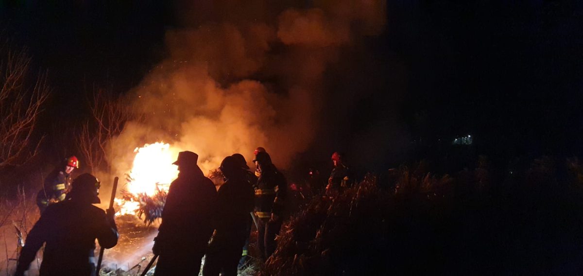 Incendiu la un depozit de furaje în localitatea Boureni, comuna Balș