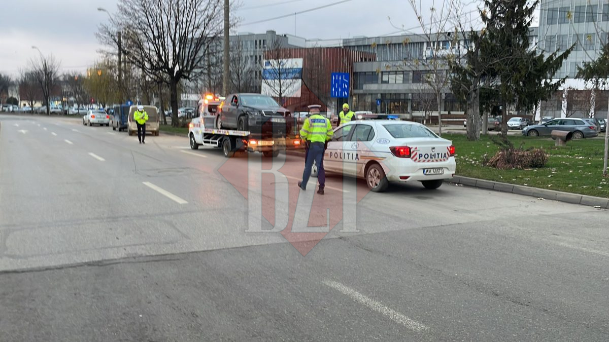 Accident ce putea avea urmari grave in Tudor Vladimirescu. Doua autoturisme s au izbit violent. Una dintre ele ar fi putut ajunge in Bahlui (exclusiv)
