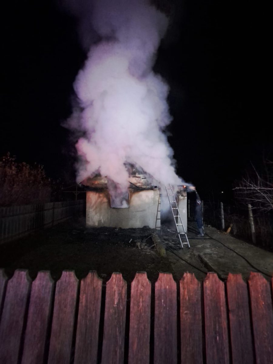 Incendiu la o casă din comuna Vlădeni, județul Iași
