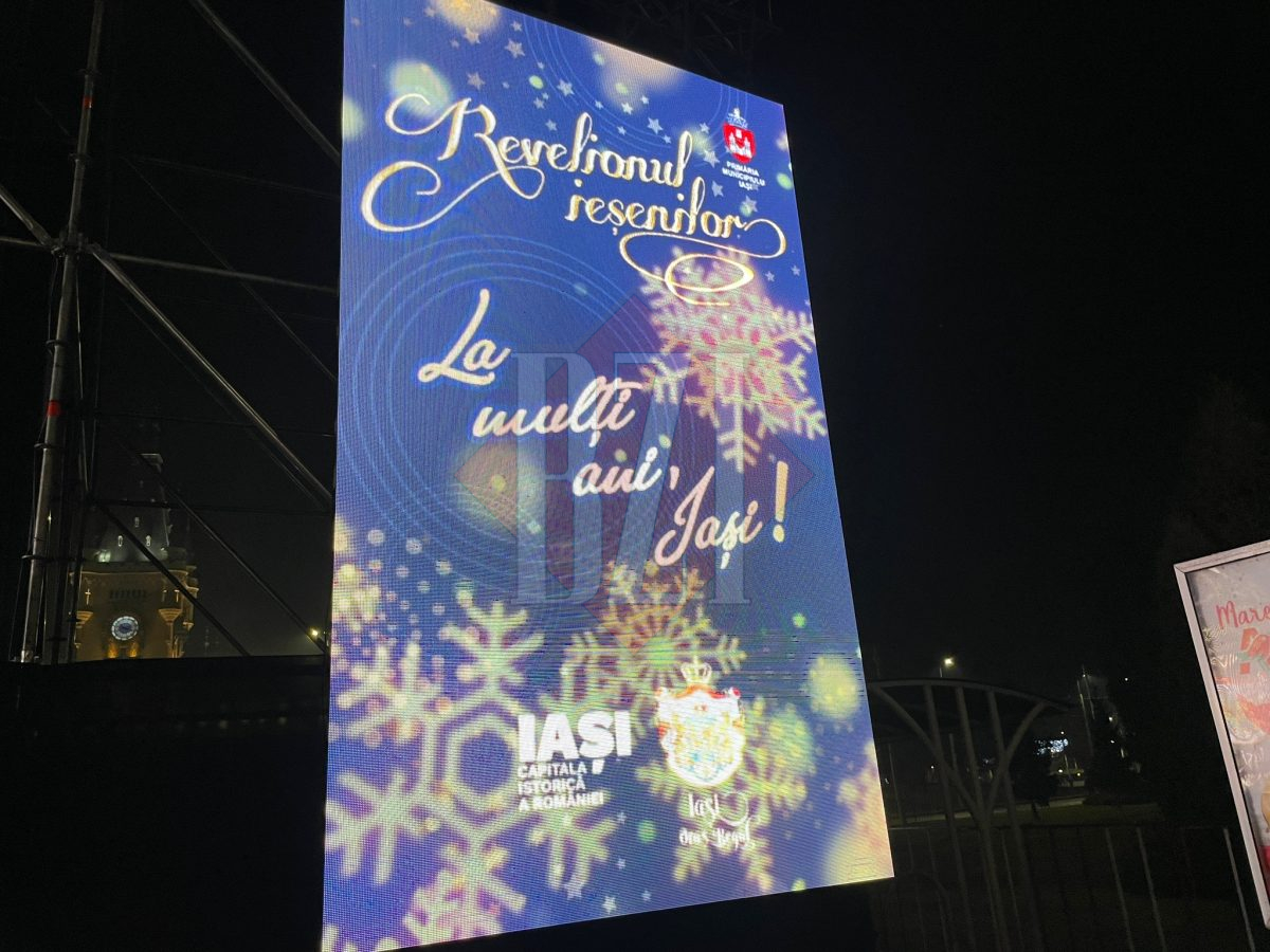 Mii de persoane petrec Revelionul în fața Palatului Culturii!! La miezul nopții va fi focul de artificii