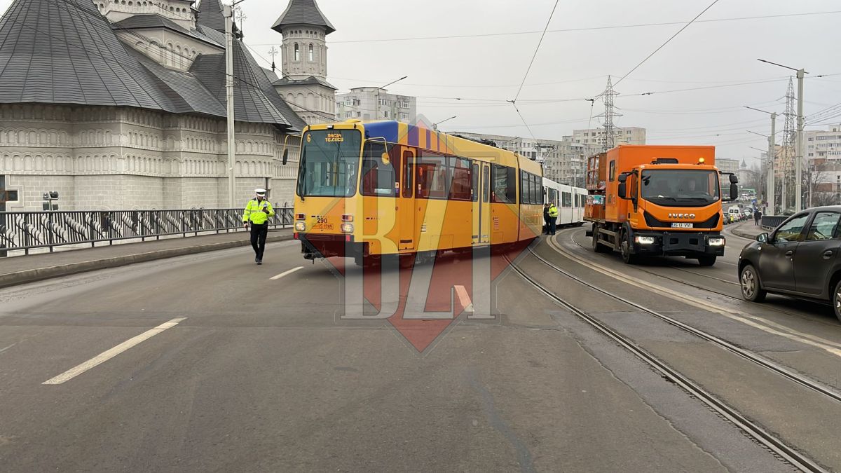 Accident rutier în municipiul Iaşi. Un tramvai a deraiat în cartierul Alexandru cel Bun – UPDATE, FOTO