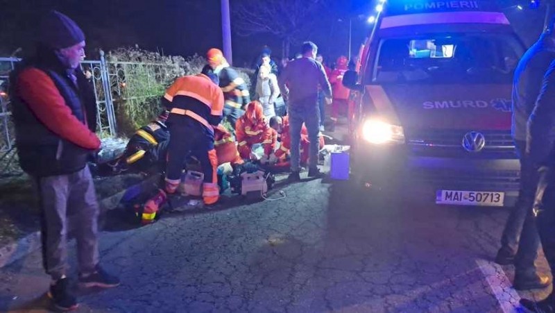 Şase copii au fost loviţi de un autoturism, pe trecerea de pietoni. Un copil de 11 ani este resuscitat