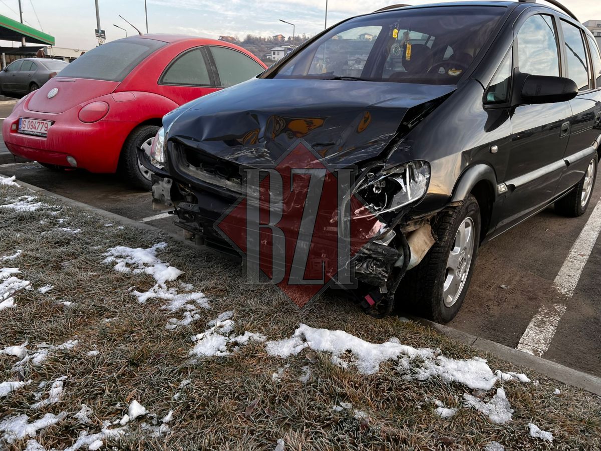 Accident rutier pe Şoseaua Bucium. Două autoturisme au intrat în coliziune – FOTO, VIDEO