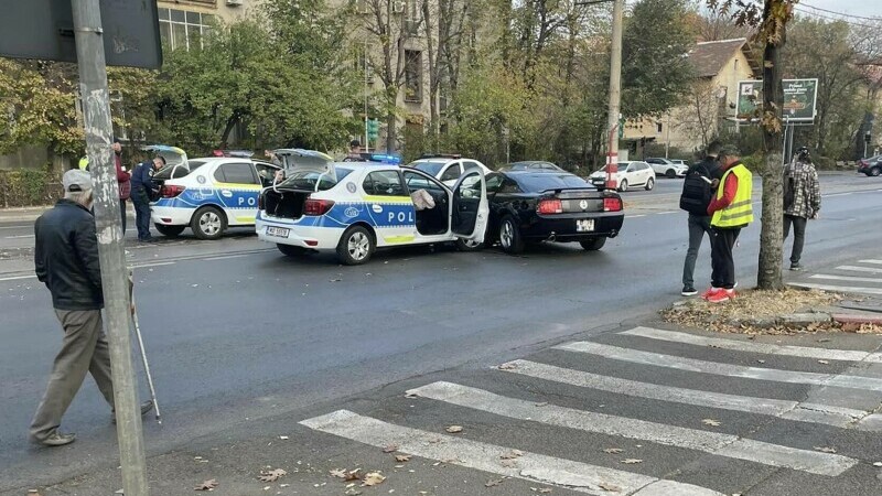 Accident grav în Sectorul 1 – Trei polițiști au ajuns la spital