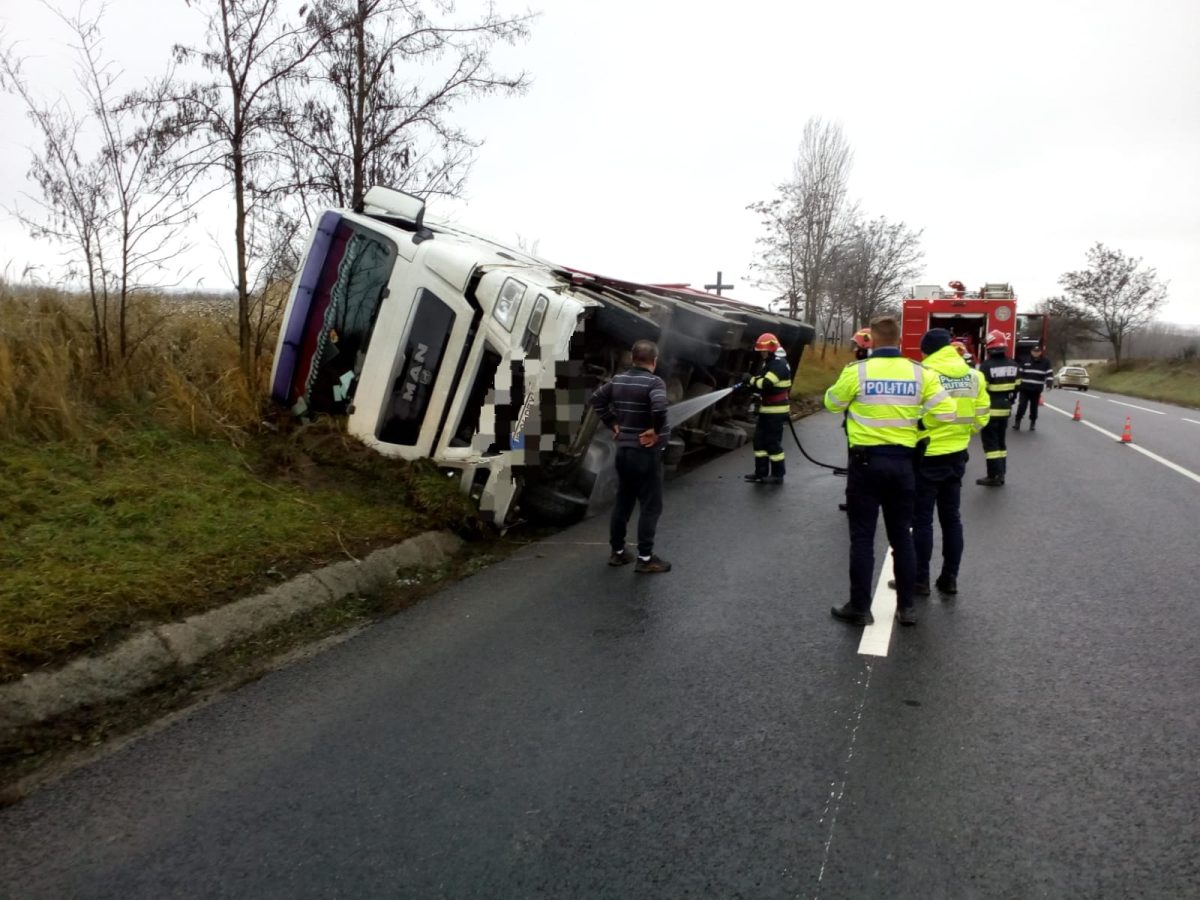 Accident rutier în comuna Butea. Un camion care transporta balast s-a răsturnat – EXCLUSIV, UPDATE, FOTO