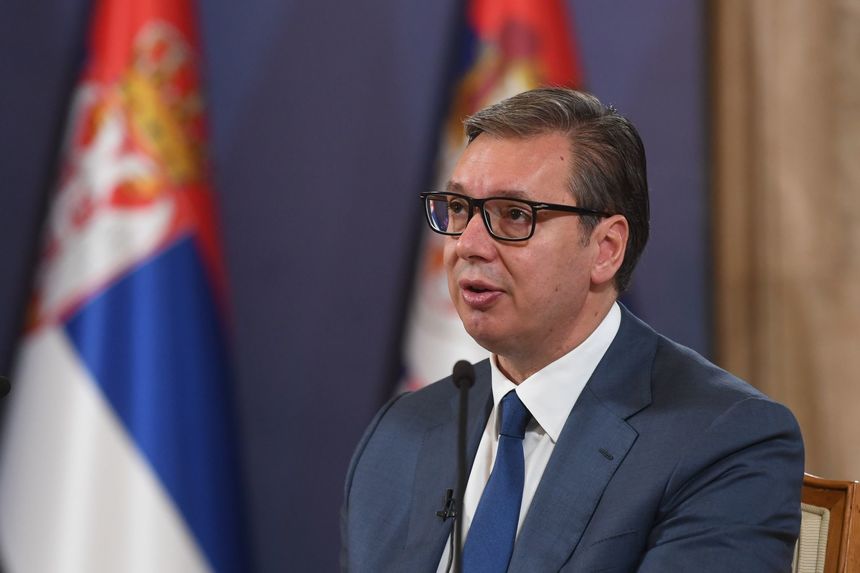 După ce a pus armata în stare de alertă, preşedintele Aleksandar Vucic le cere etnicilor sârbi din Kosovo să demonteze baricadele