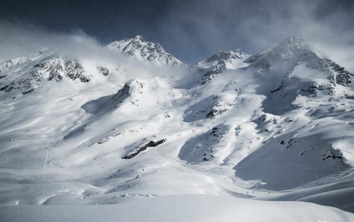 Alertă în Austria! Aproximativ 10 persoane îngropate de o avalanşă / Elicoptere şi mai multe echipe de intervenţie însoţite de câini au fost mobilizate