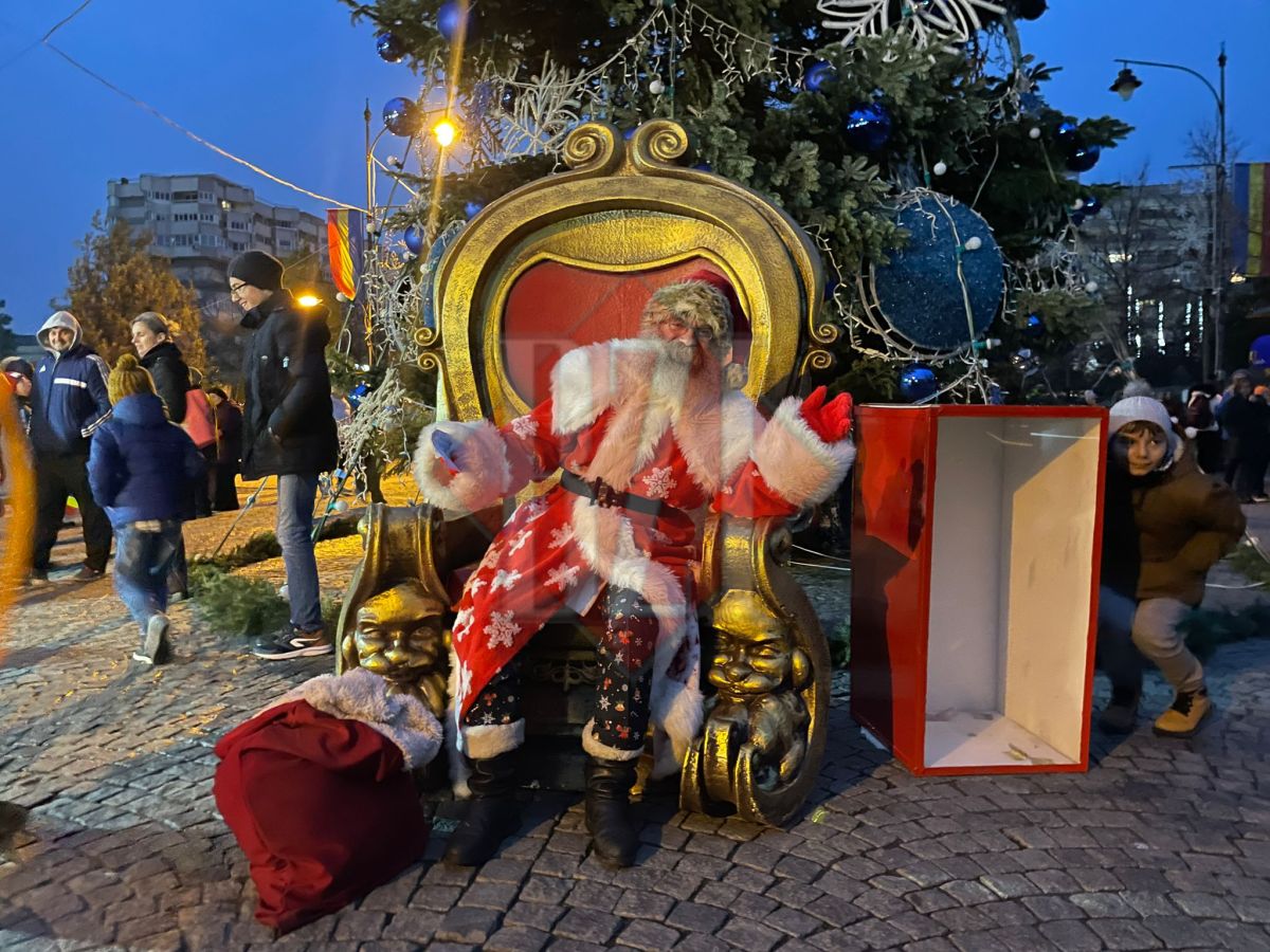 Iașul aprinde de Ziua Națională luminile specifice Sărbătorilor de Iarnă în centrul orașului – GALERIE FOTO, LIVE VIDEO