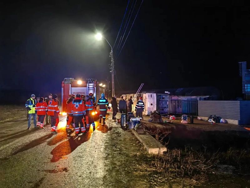 Astăzi, Alexia și doi colegi de-ai ei vor fi operați. Accidentul de la Pașcani a lasat urme urâte pe trupurile celor trei adolescenți