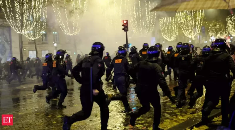S-au înregistrat 227 de persoane arestate în Franța, dintre care 47 la Paris, după finala pierdută la Campionatul Mondial – VIDEO