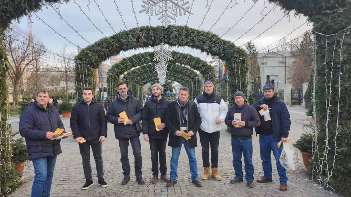 Reprezentanţi ai AUR Iaşi, printre cetăţeni! Campania „E nevoie de toţi!” a continuat cu o nouă etapă – FOTO (P)