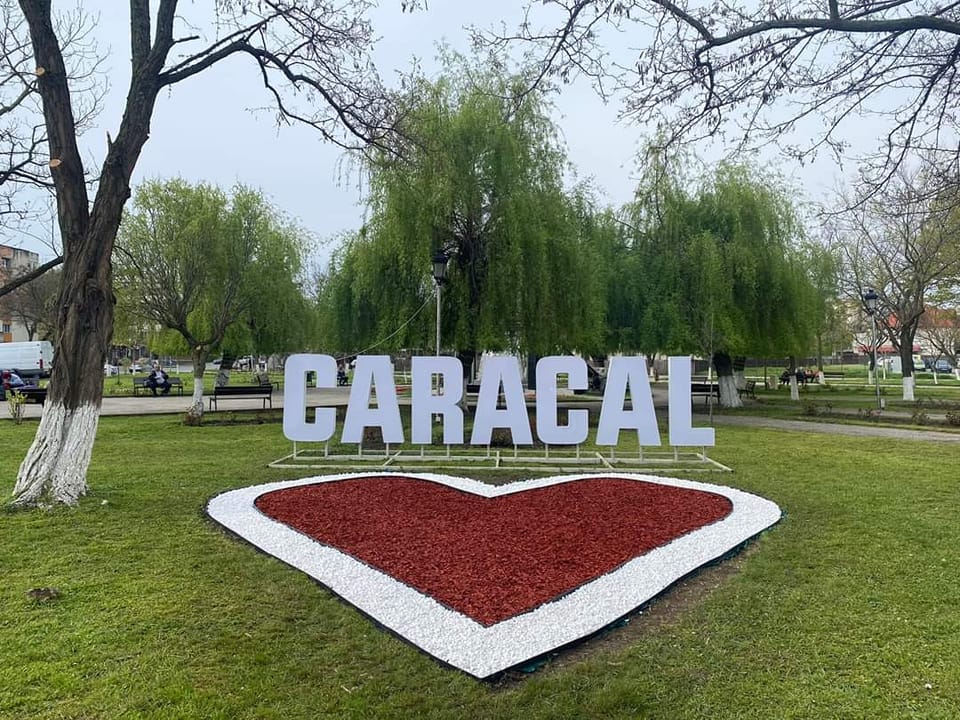 După ororile lui Gheorghe Dincă și proverbiala căruță cu proști, Caracalul devine stațiune turistică