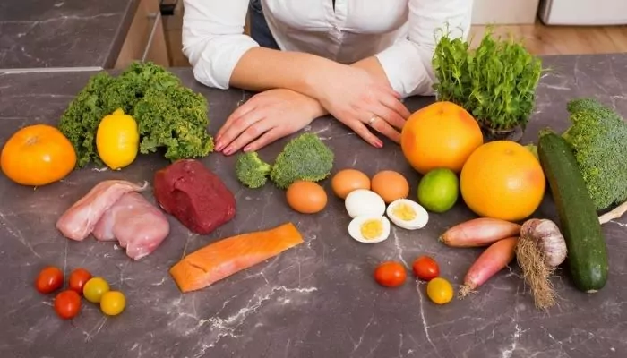 Ce înseamnă deficit caloric? Cum să reduci eficient kilogramele în plus