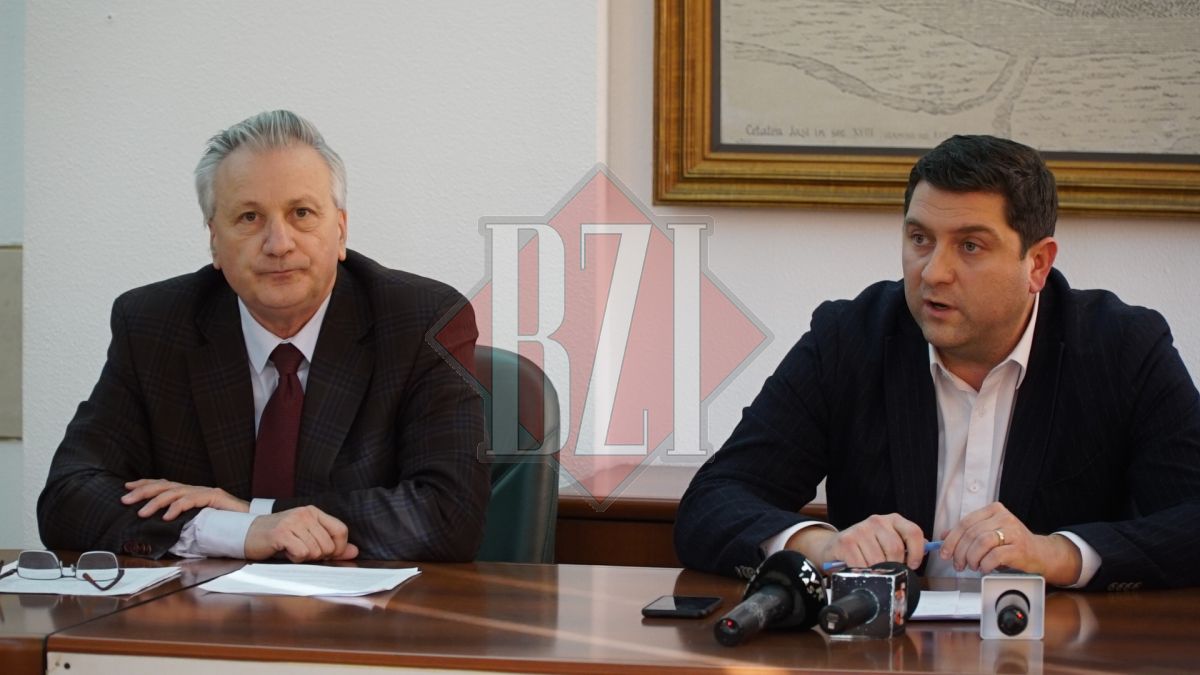 La Instituția Prefectului Iași are loc conferința de presă privind stadiul autostrăzilor A7 și A8 – UPDATE, FOTO